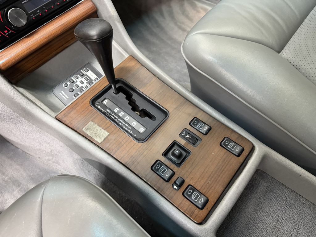 1989 Mercedes-Benz 300-Class Image 15