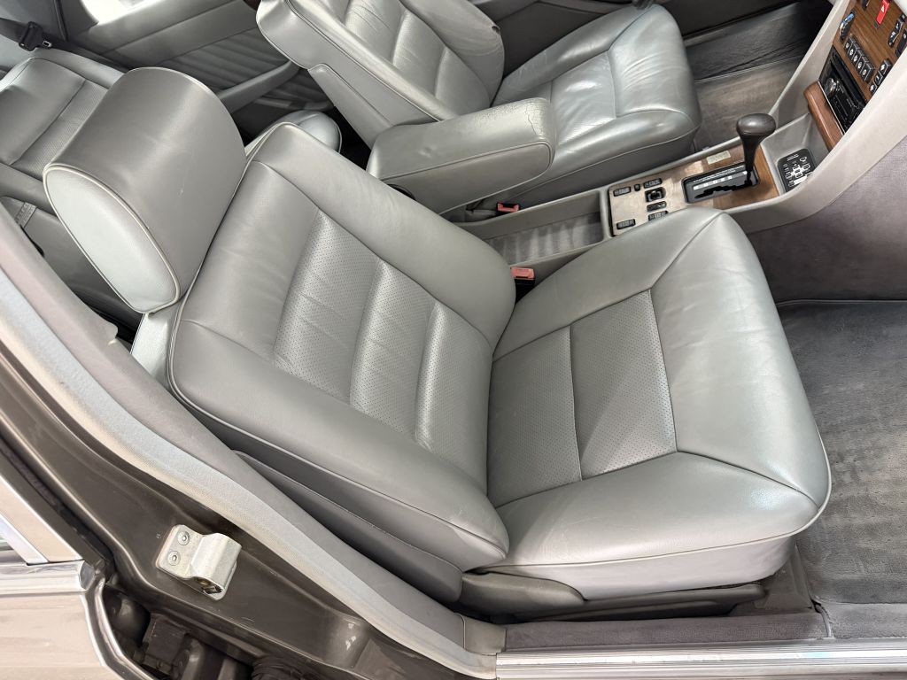 1989 Mercedes-Benz 300-Class Image 21