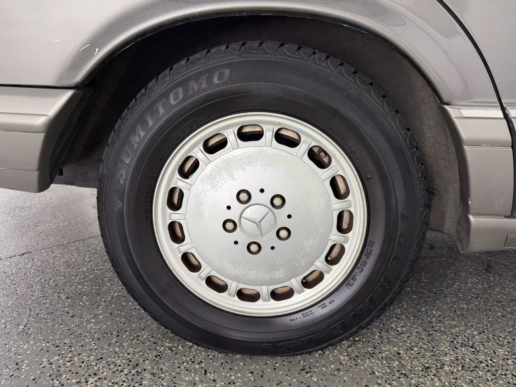 1989 Mercedes-Benz 300-Class Image 31