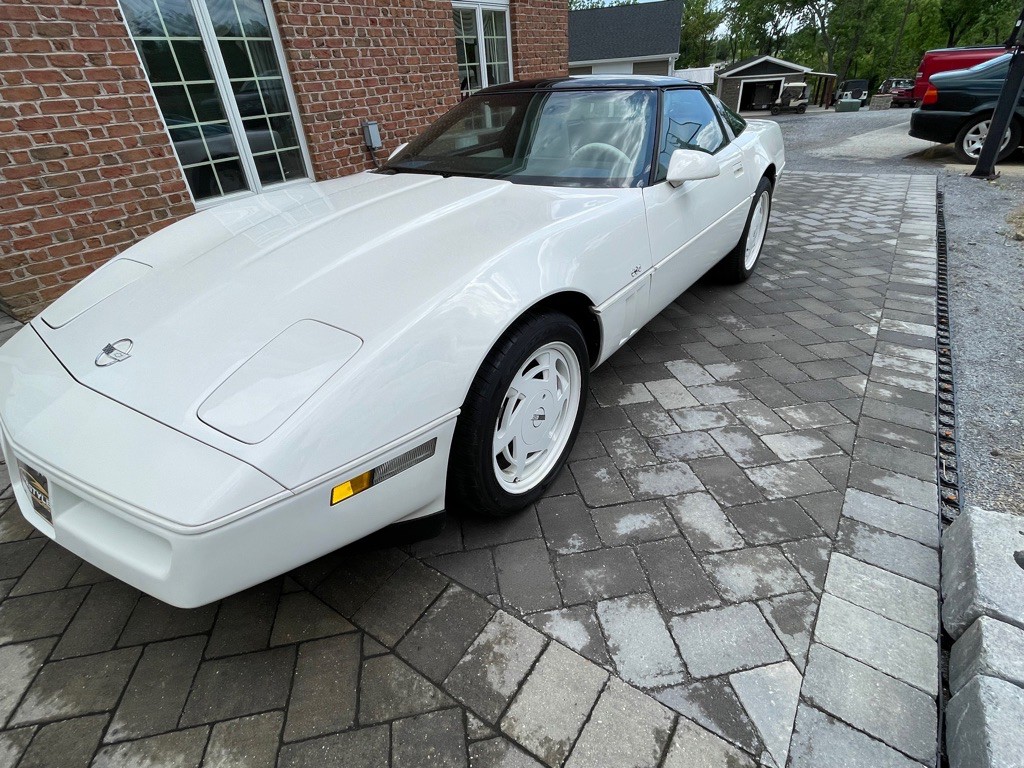 1988 Chevrolet Corvette Image 2