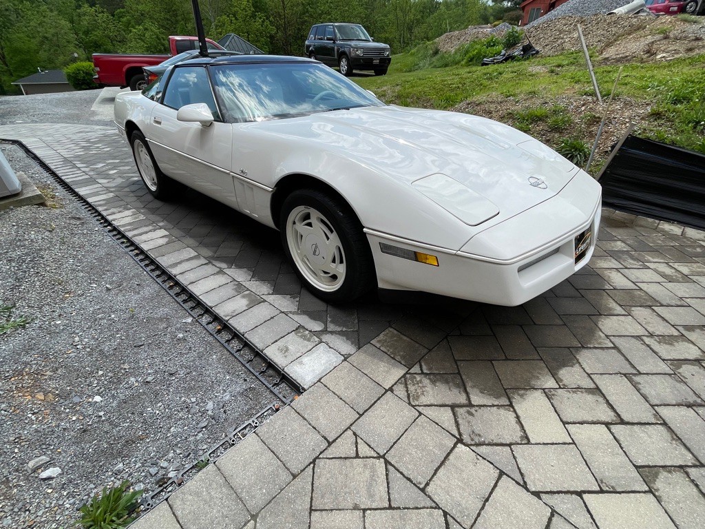 1988 Chevrolet Corvette Image 3