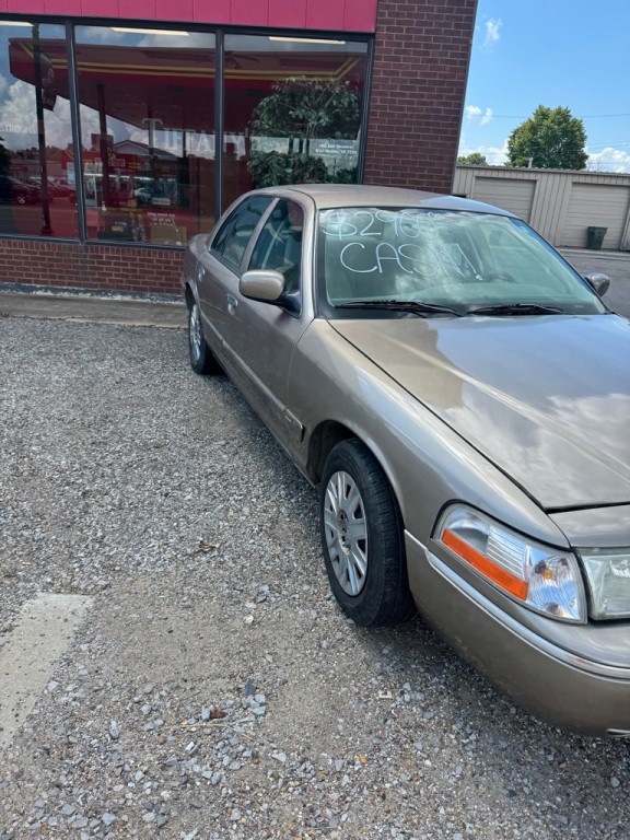 2005 Mercury Grand Marquis Image 2