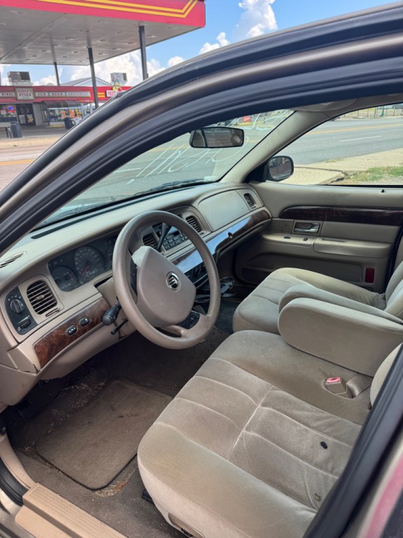 2005 Mercury Grand Marquis Image 3