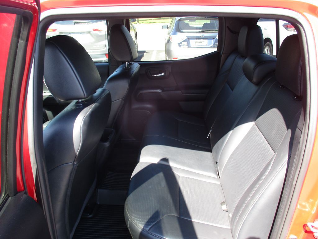 2019 Toyota Tacoma Image 10