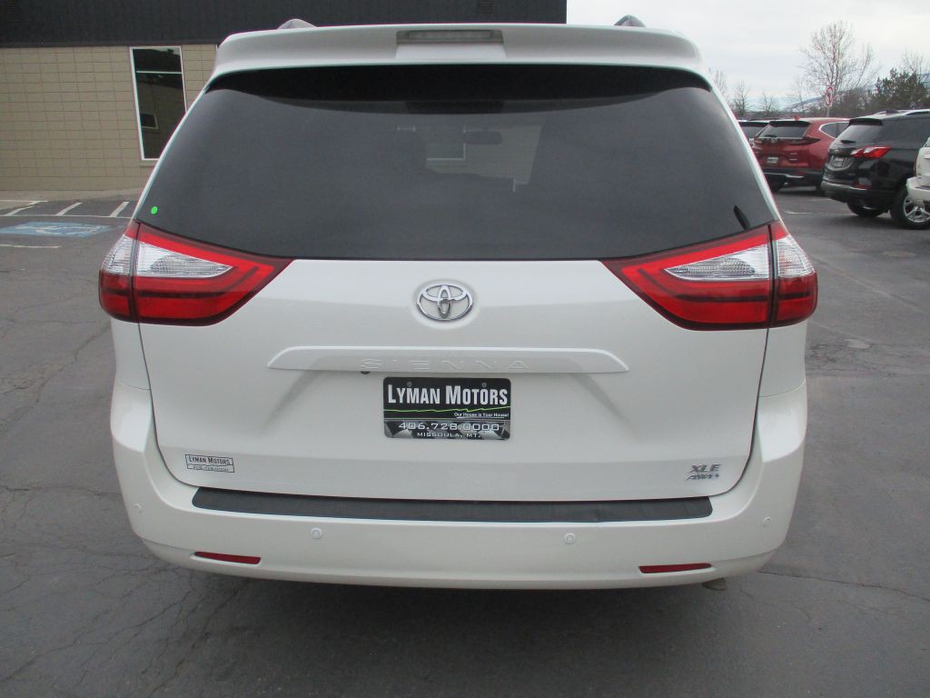 2023 Toyota Sienna Image 4