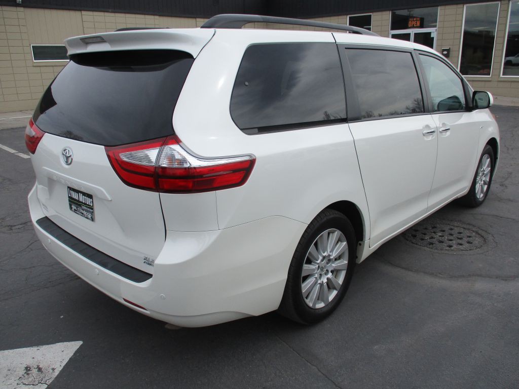 2023 Toyota Sienna Image 5