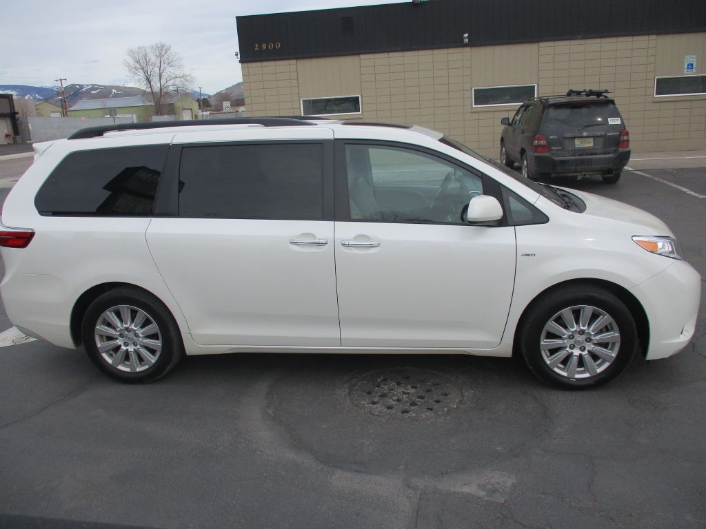 2023 Toyota Sienna Image 6