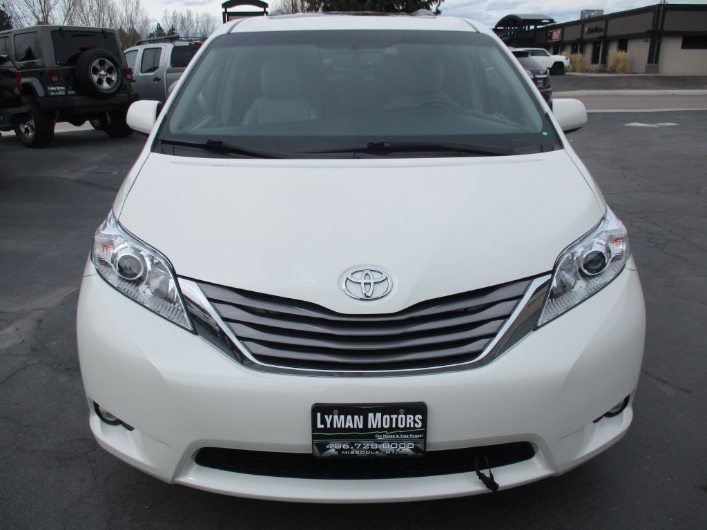 2023 Toyota Sienna Image 8