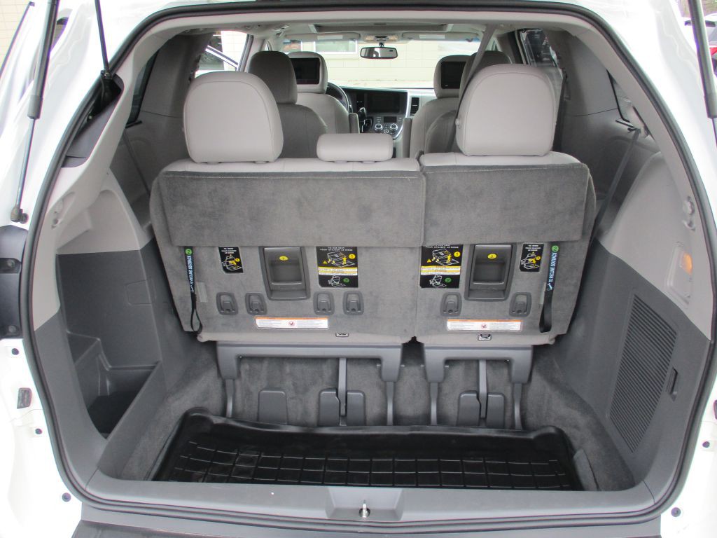 2023 Toyota Sienna Image 12
