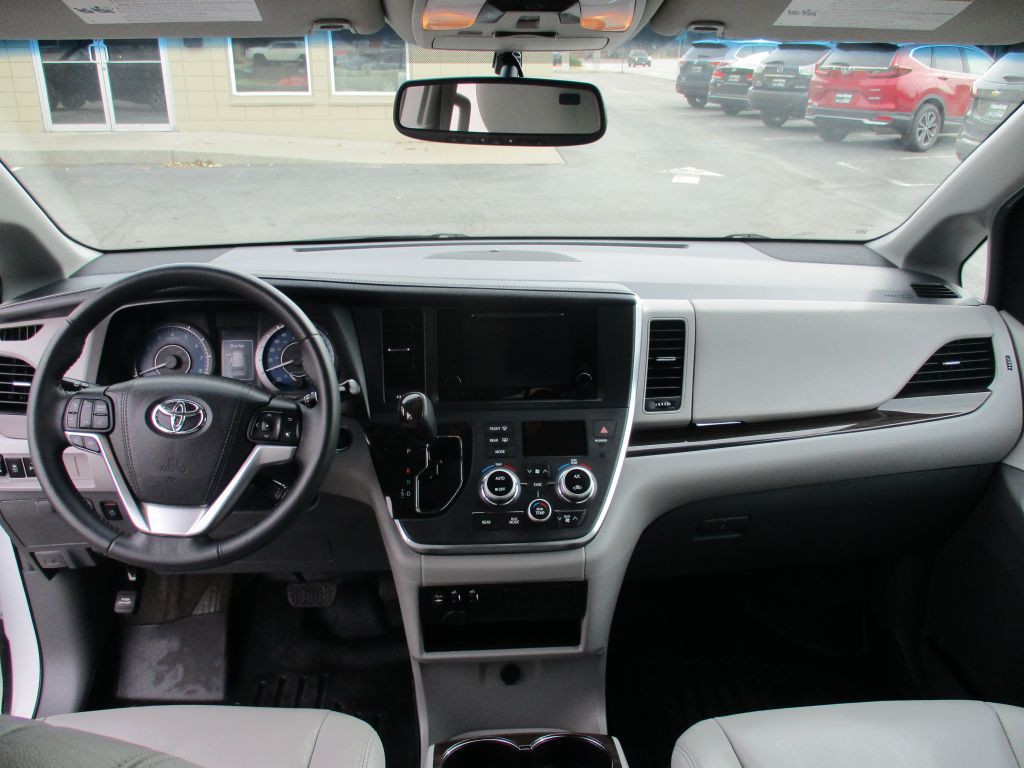 2023 Toyota Sienna Image 13