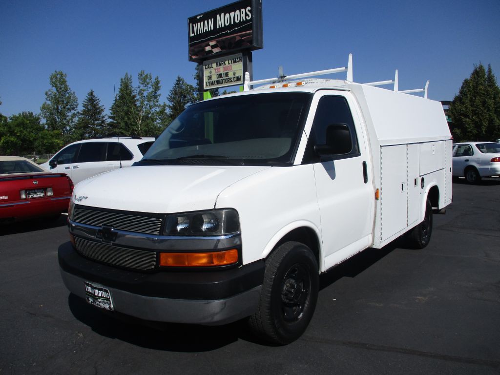 2004 Chevrolet Express Image 3