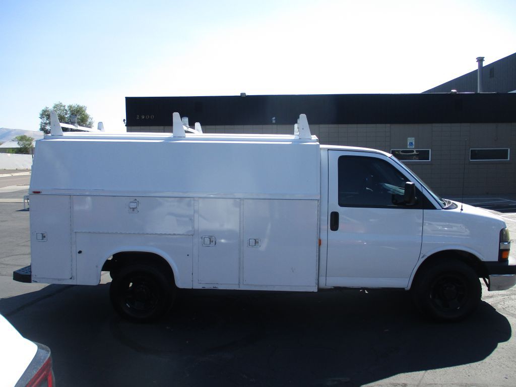 2004 Chevrolet Express Image 8