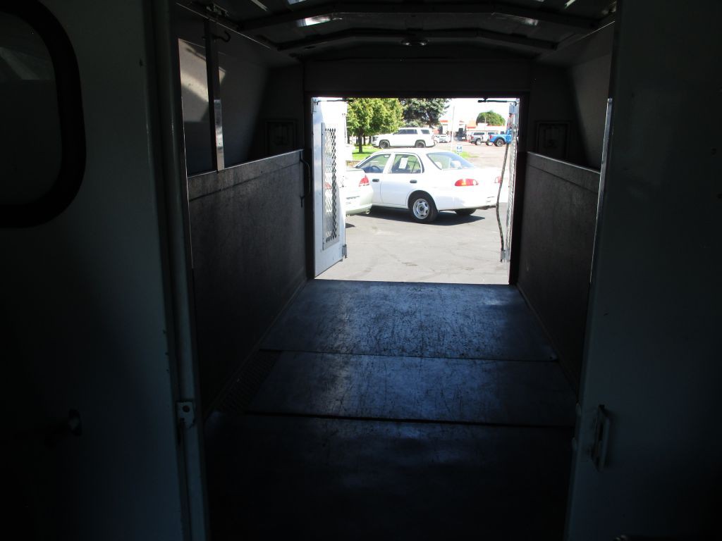 2004 Chevrolet Express Image 11