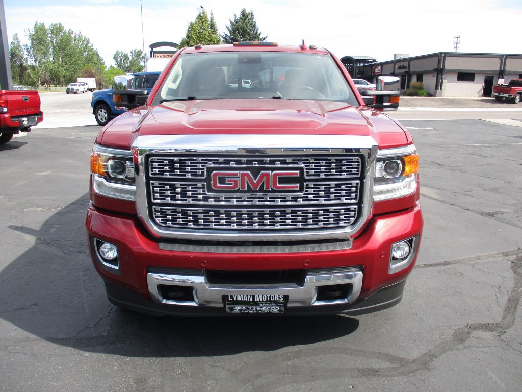 2018 GMC Sierra Image 2