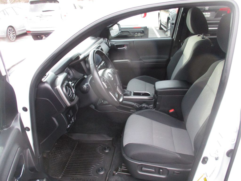 2022 Toyota Tacoma Image 9