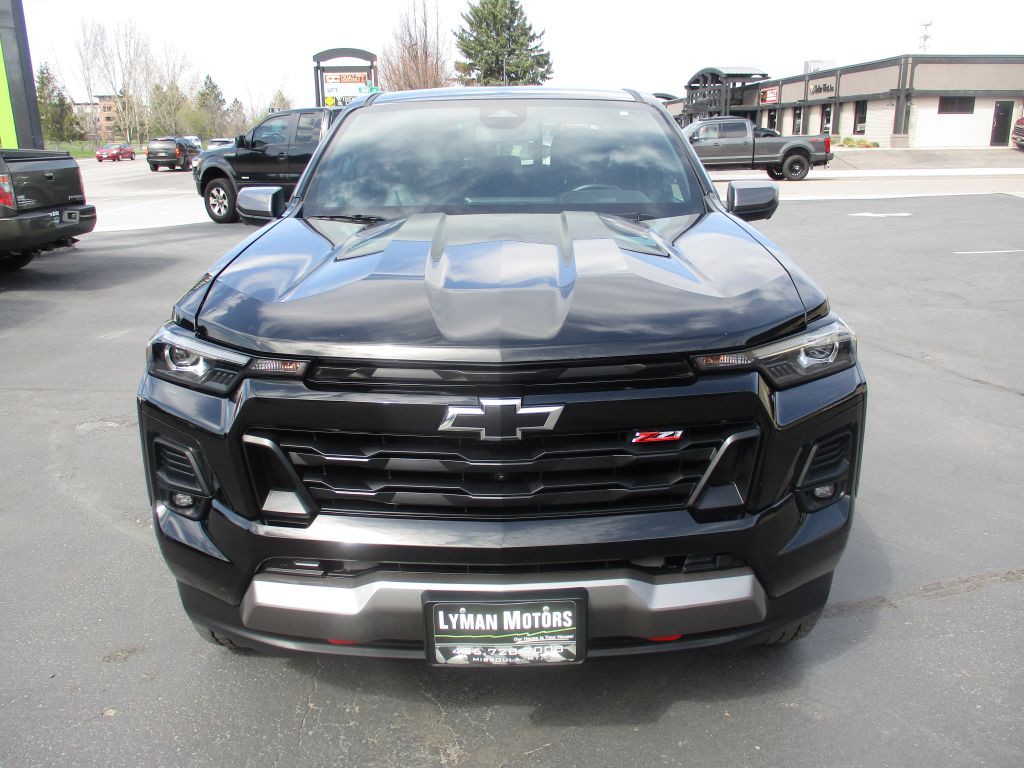 2025 Chevrolet Colorado Image 2