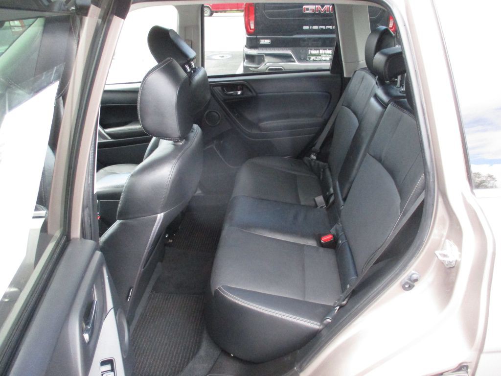 2015 Subaru Forester Image 10