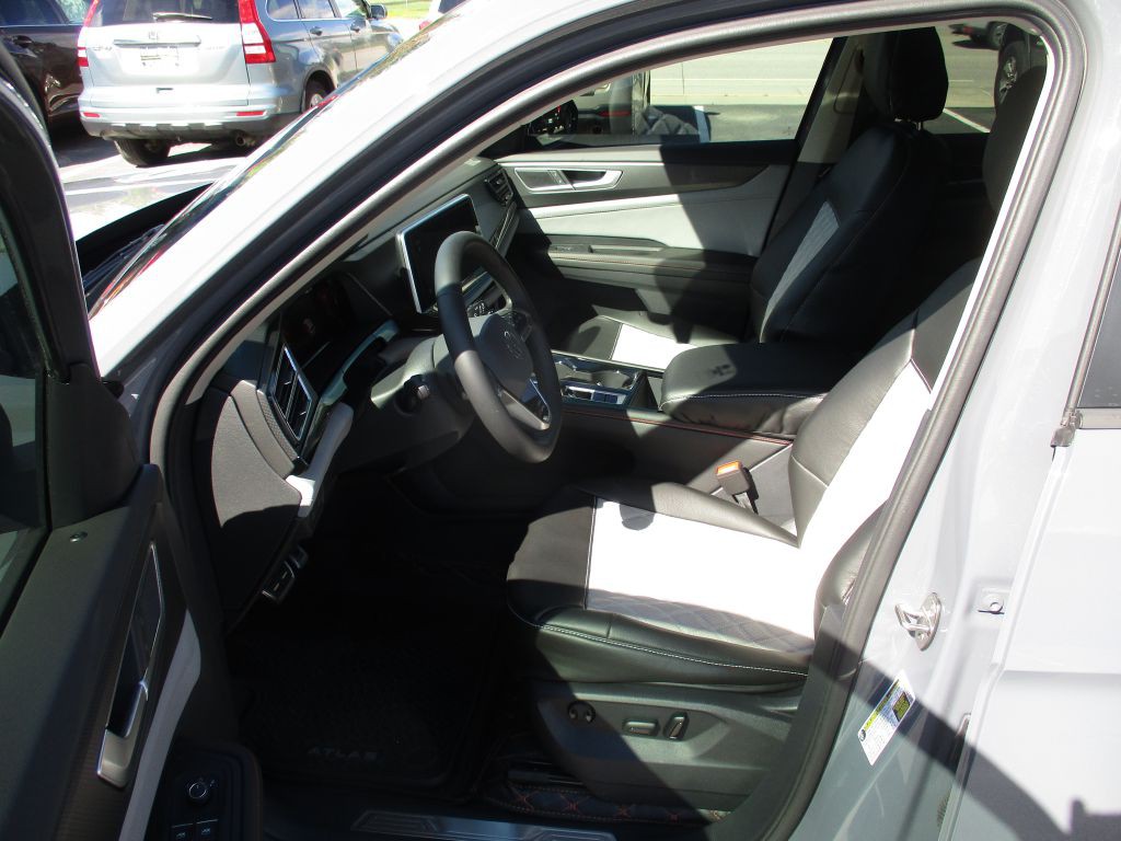 2024 Volkswagen Atlas Image 9