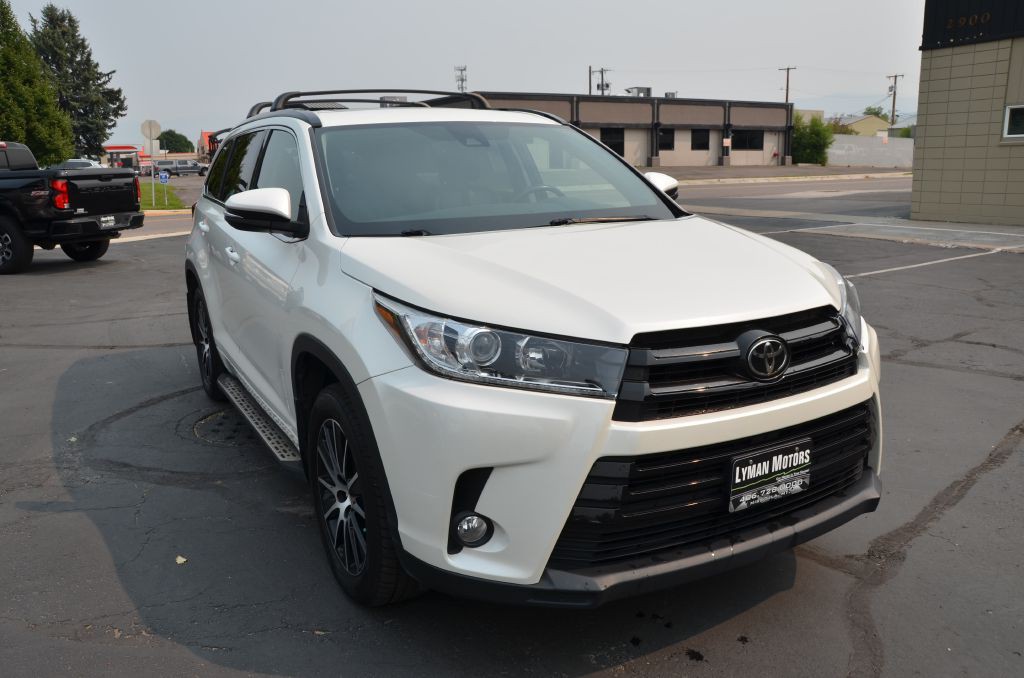 2017 Toyota Highlander Image 1