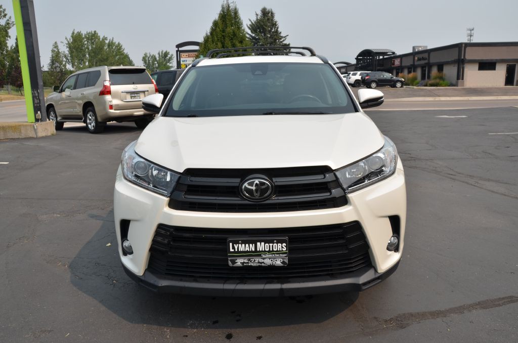 2017 Toyota Highlander Image 2