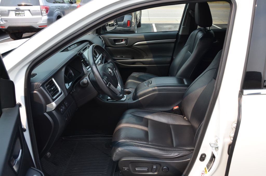 2017 Toyota Highlander Image 9