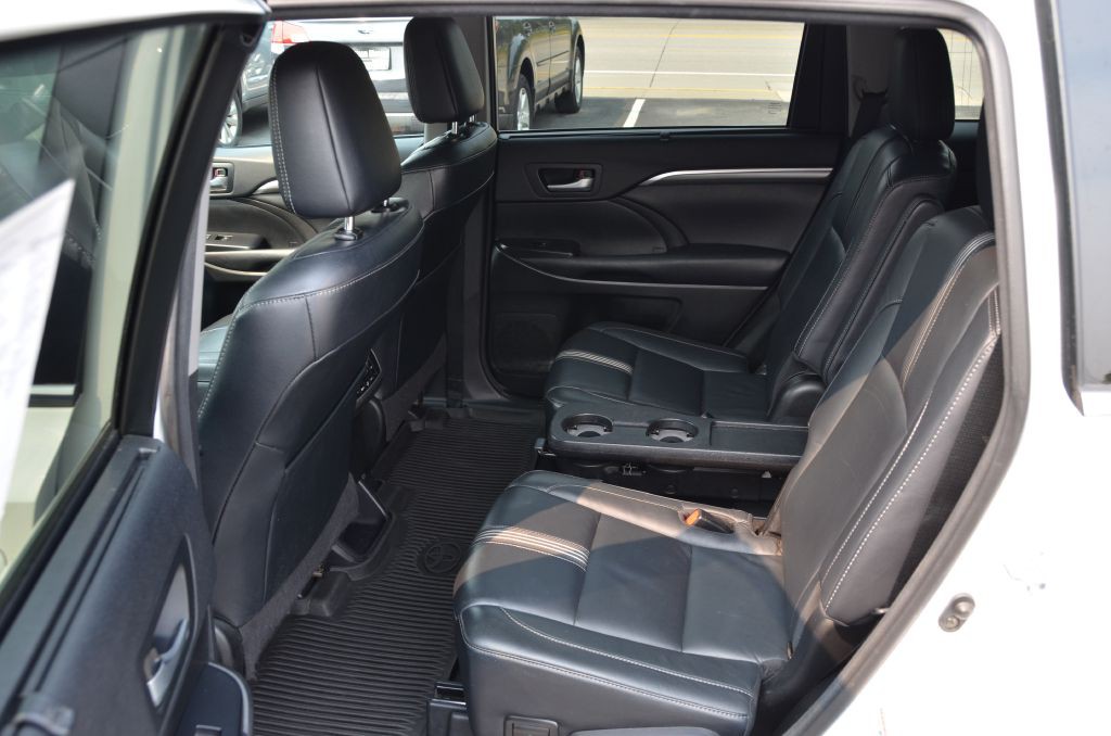 2017 Toyota Highlander Image 10