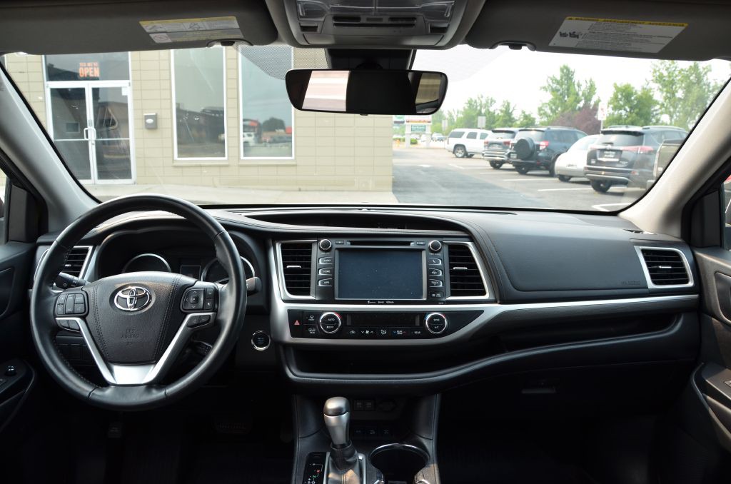 2017 Toyota Highlander Image 14
