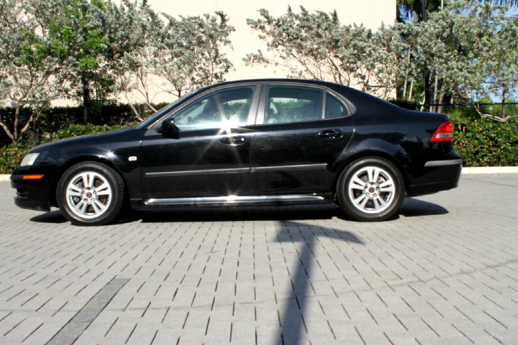 2007 Saab 9-3 Image 2
