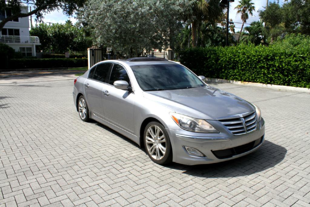2013 Hyundai Genesis Image 4