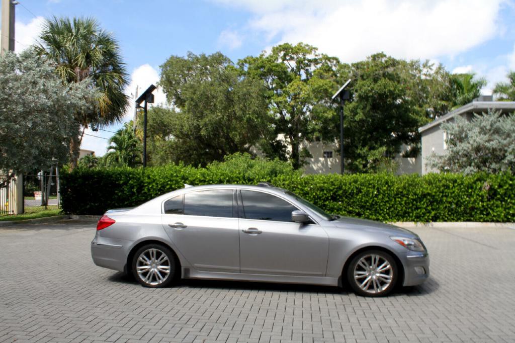 2013 Hyundai Genesis Image 5