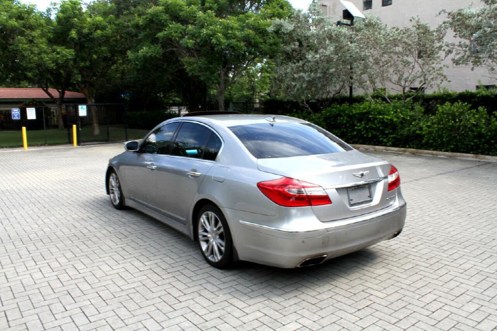 2013 Hyundai Genesis Image 7