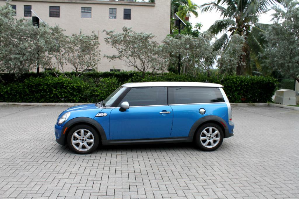 2009 MINI Cooper Clubman Image 2