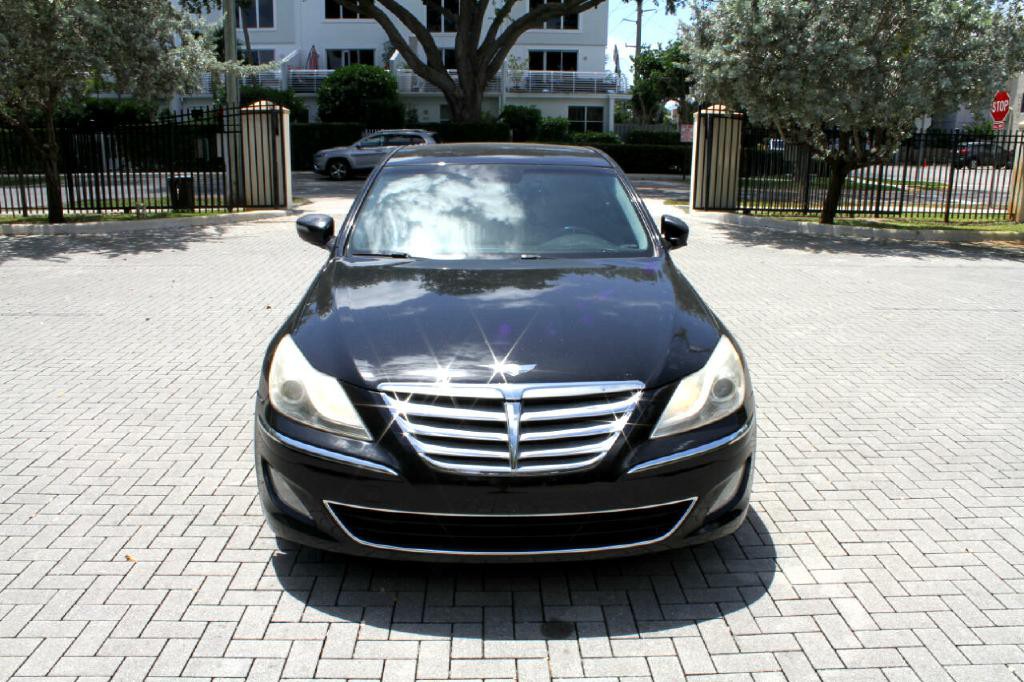 2013 Hyundai Genesis Image 3