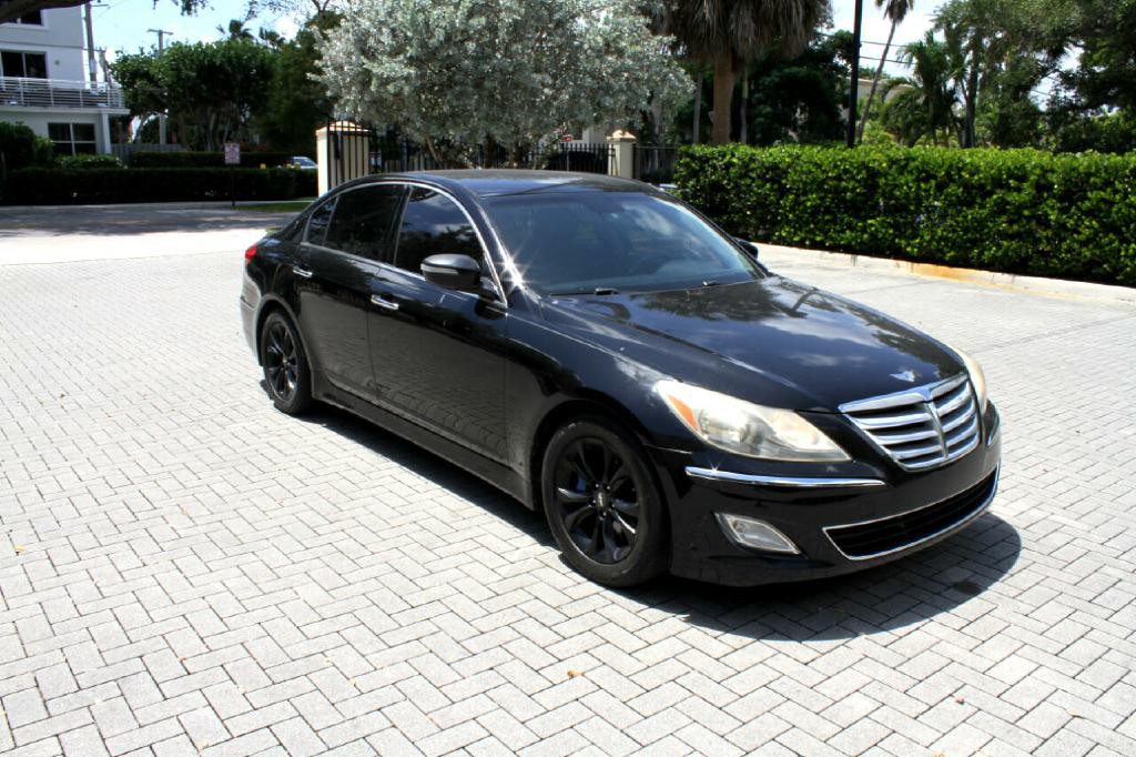 2013 Hyundai Genesis Image 4
