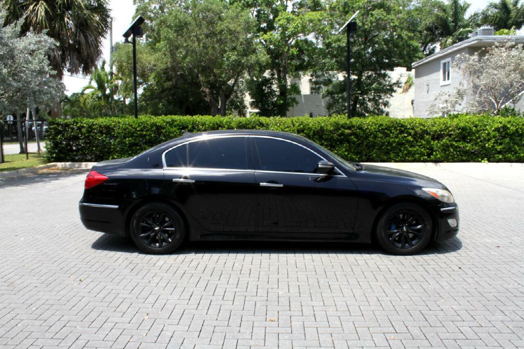 2013 Hyundai Genesis Image 5