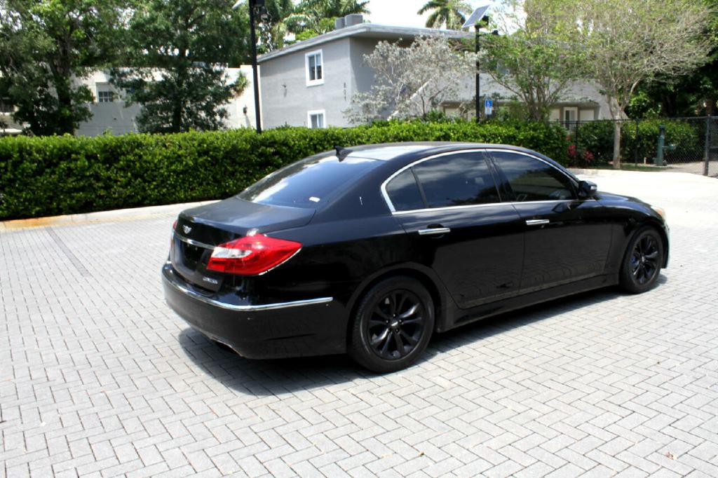 2013 Hyundai Genesis Image 6