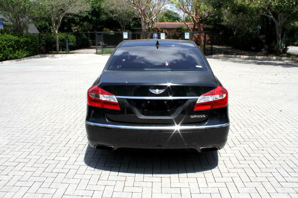 2013 Hyundai Genesis Image 7