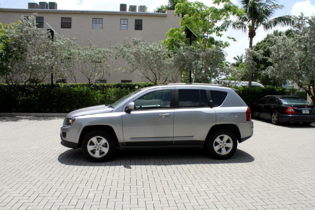 2016 Jeep Compass Image 2