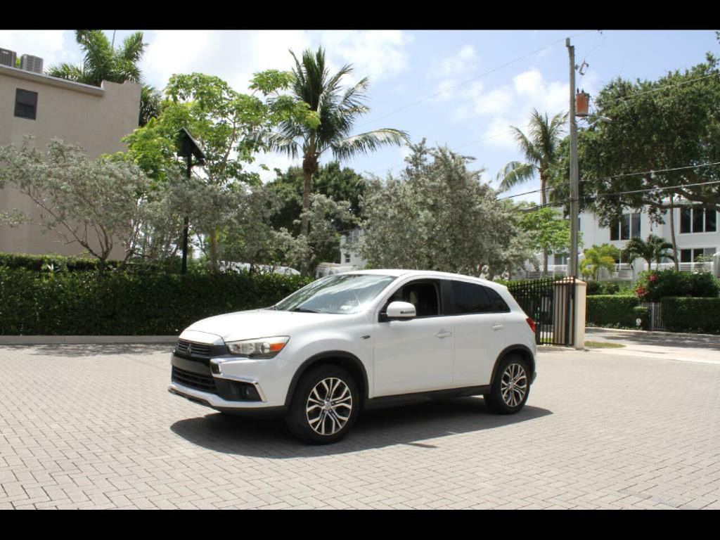 2016 Mitsubishi Outlander Image 1
