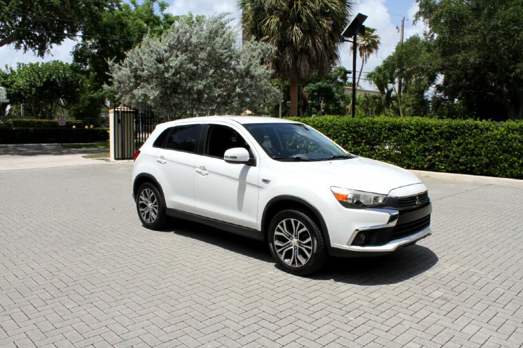 2016 Mitsubishi Outlander Image 4