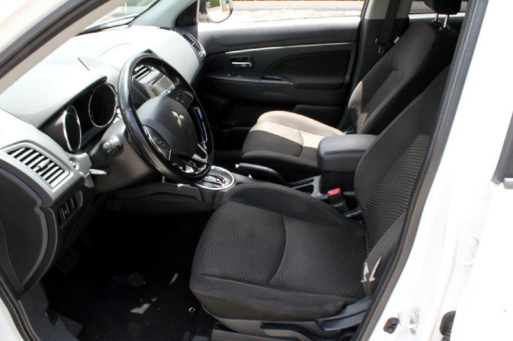 2016 Mitsubishi Outlander Image 9