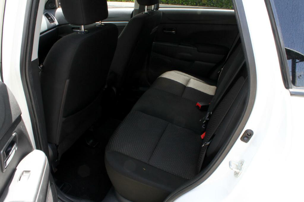 2016 Mitsubishi Outlander Image 10