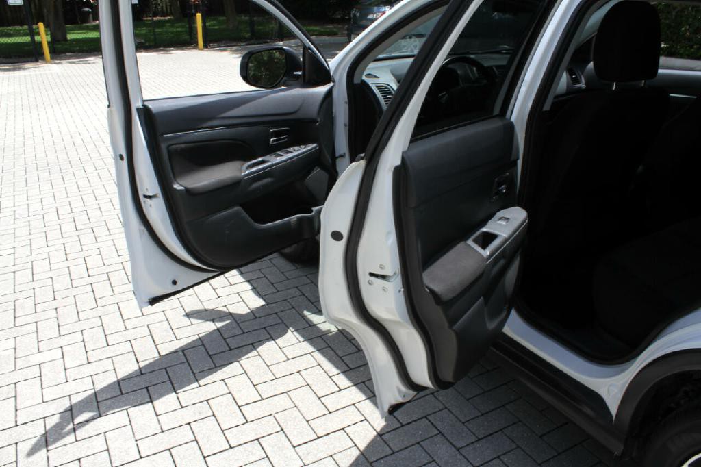 2016 Mitsubishi Outlander Image 11
