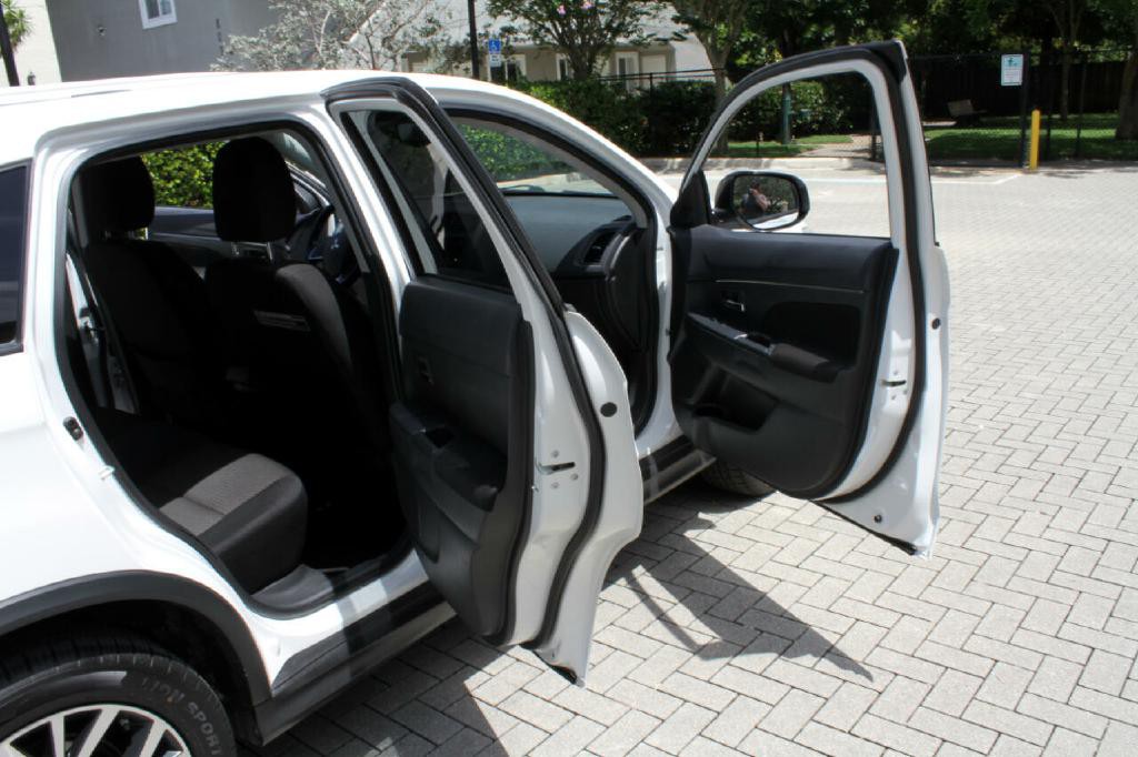 2016 Mitsubishi Outlander Image 12