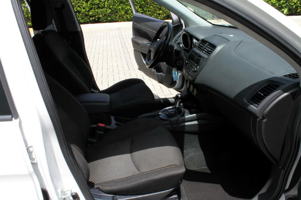 2016 Mitsubishi Outlander Image 13
