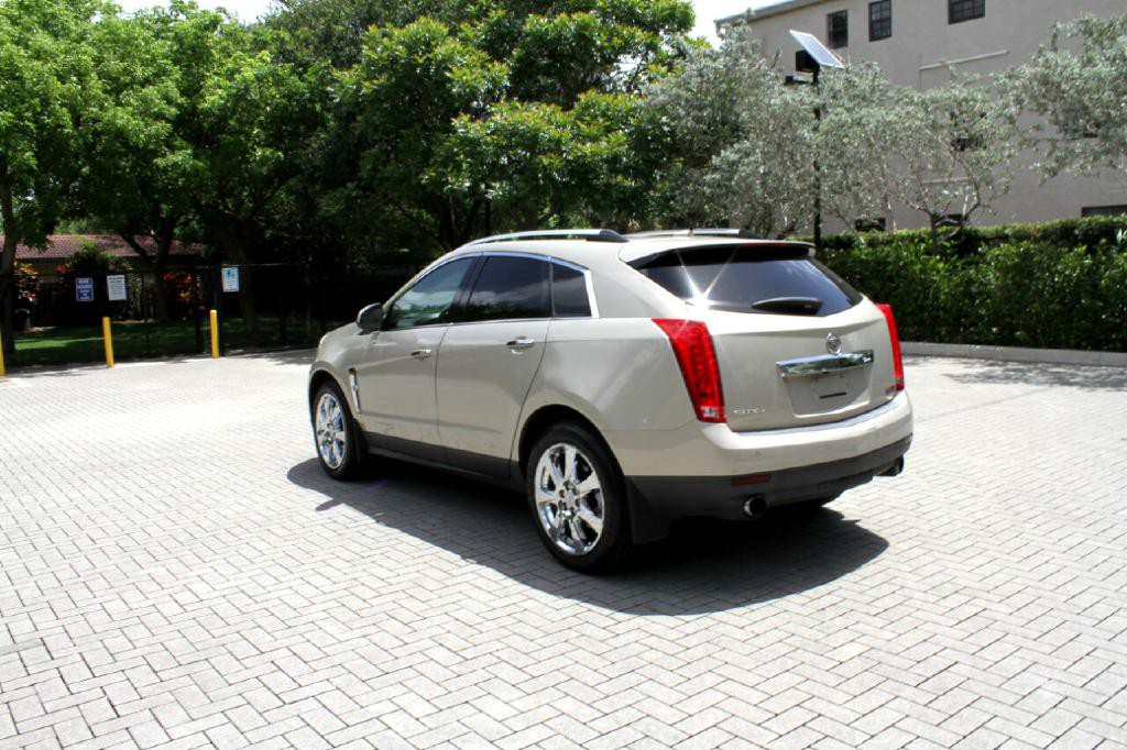 2011 Cadillac SRX Image 2