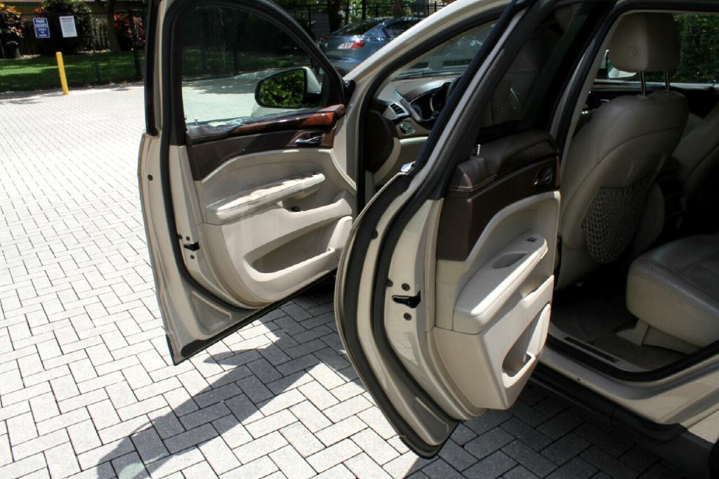 2011 Cadillac SRX Image 10