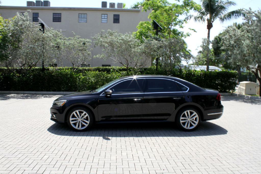 2018 Volkswagen Passat Image 2