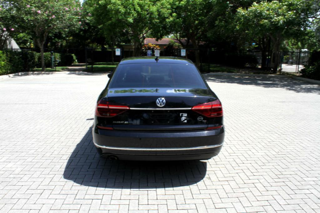 2018 Volkswagen Passat Image 7