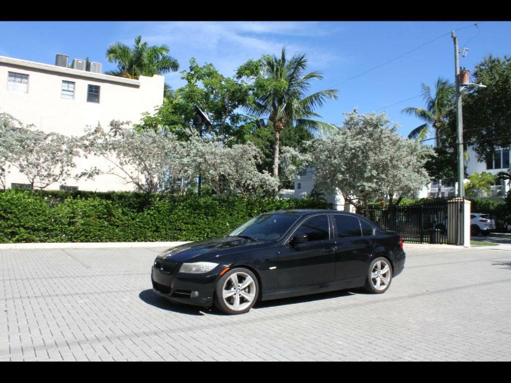 2011 BMW 3 Series Image 1